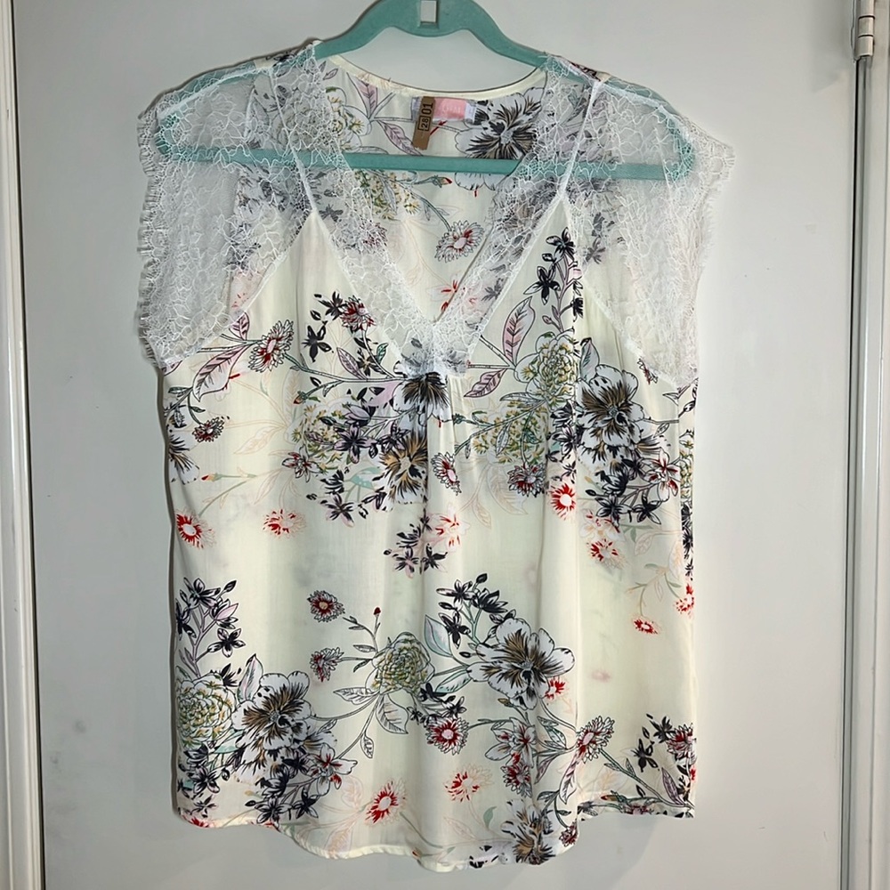 CDC women’s floral lace cap sleeve blouse